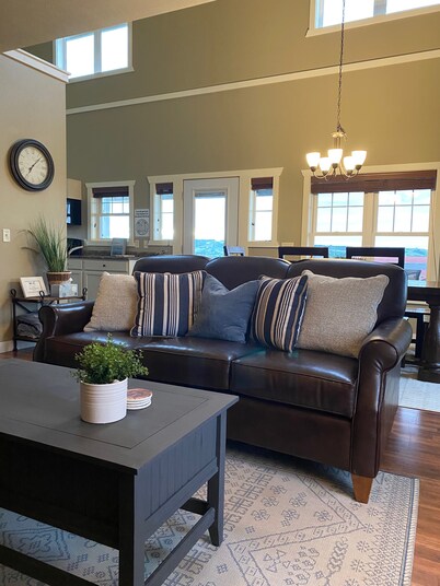 Entire home steps from the Missouri River!