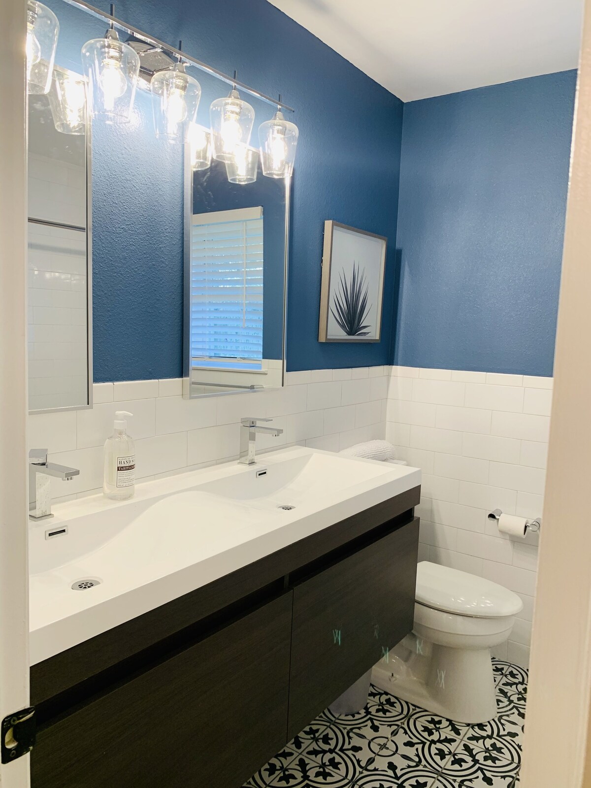 Photo 8 of Modern Home with Spacious Yard 5 Min to Domain!