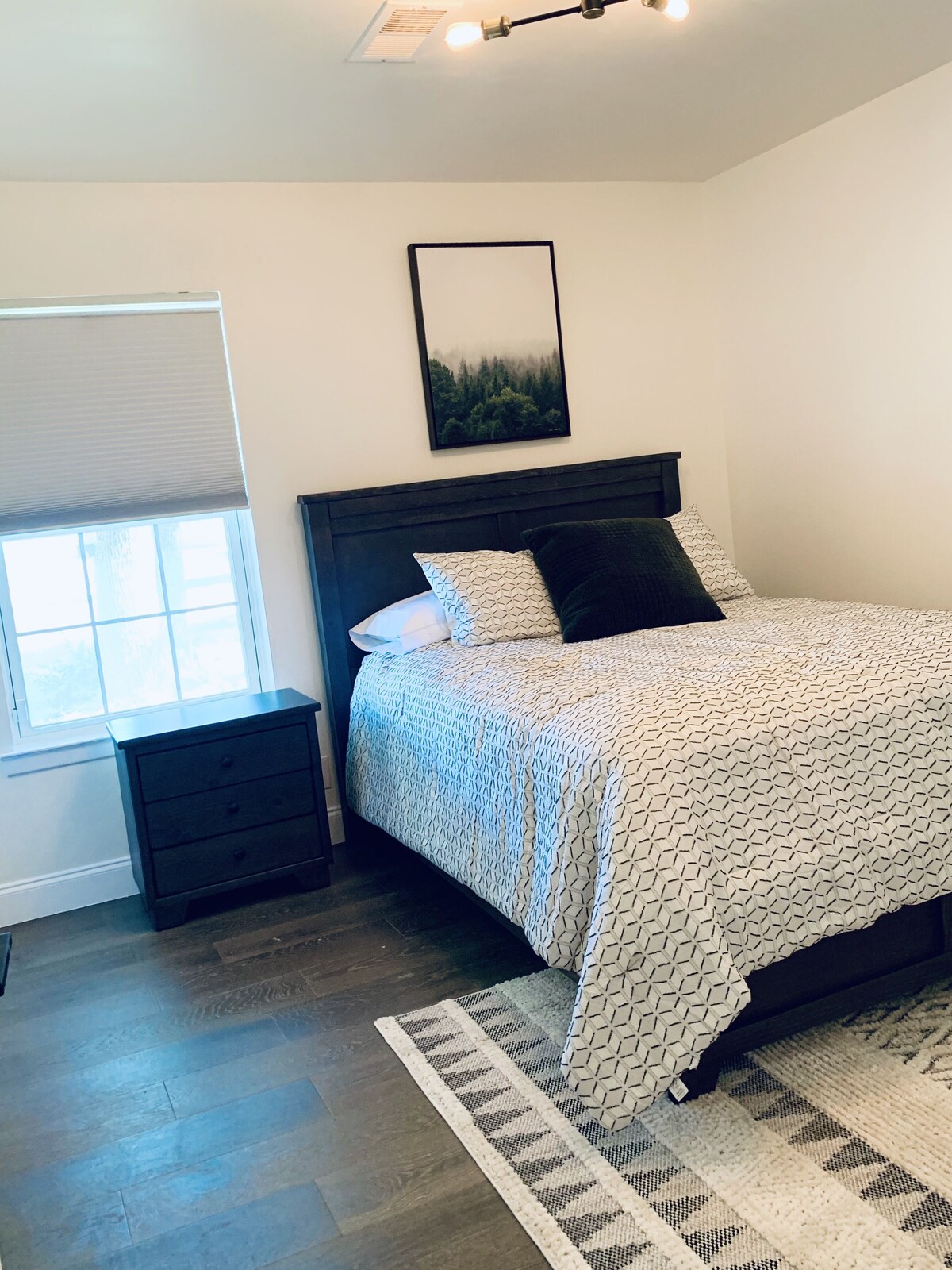 Photo 6 of Modern Home with Spacious Yard 5 Min to Domain!