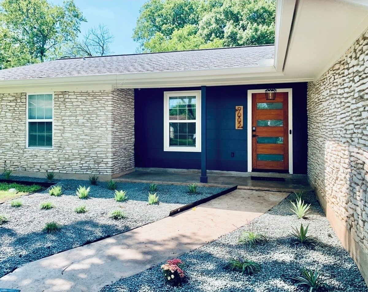 Photo 2 of Modern Home with Spacious Yard 5 Min to Domain!