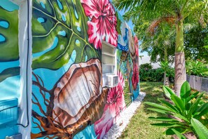 Property grounds - Prime location, Pineapple district, walk to Atlantic, 1bd, pets (Delray Beach)