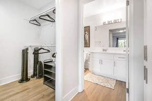 Combined shower/bathtub, hair dryer, towels, soap