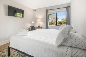 2 bedrooms, desk, iron/ironing board, free WiFi