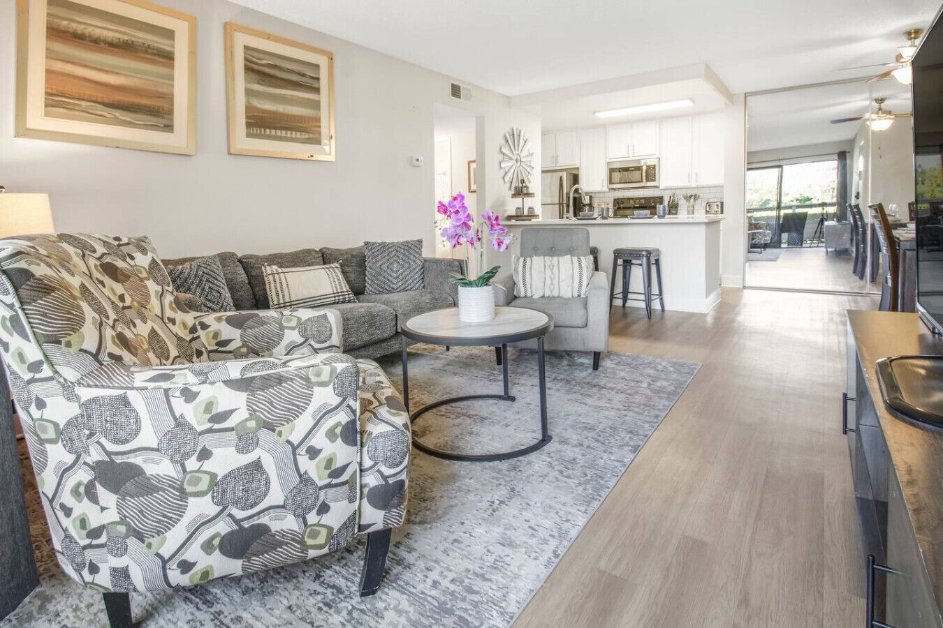 TV connectée, baby-foot, chaîne hi-fi