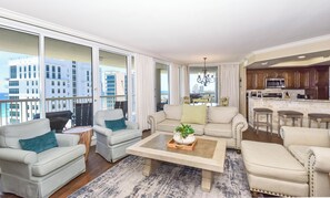 Smart TV - Incredible Views from the 8th Floor at Destin's Silver Shells (Destin)