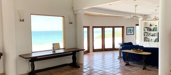 Dolphin Trail – 4-Bed Beachfront Home