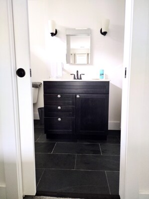 Bathtub, hair dryer, towels - A Natural Getaway (Southold)