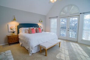 4 bedrooms, free WiFi, bed sheets - Lake McQueeney Family Waterfront Home-Kayaks-Paddle Boards-Fooseball-King Beds (Seguin)