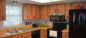 Casa de Corazon-A comfortable home with pool in a quiet neighborhood near beach.