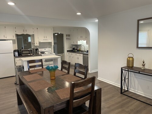 Beautiful house close to downtown & Cone Hospital