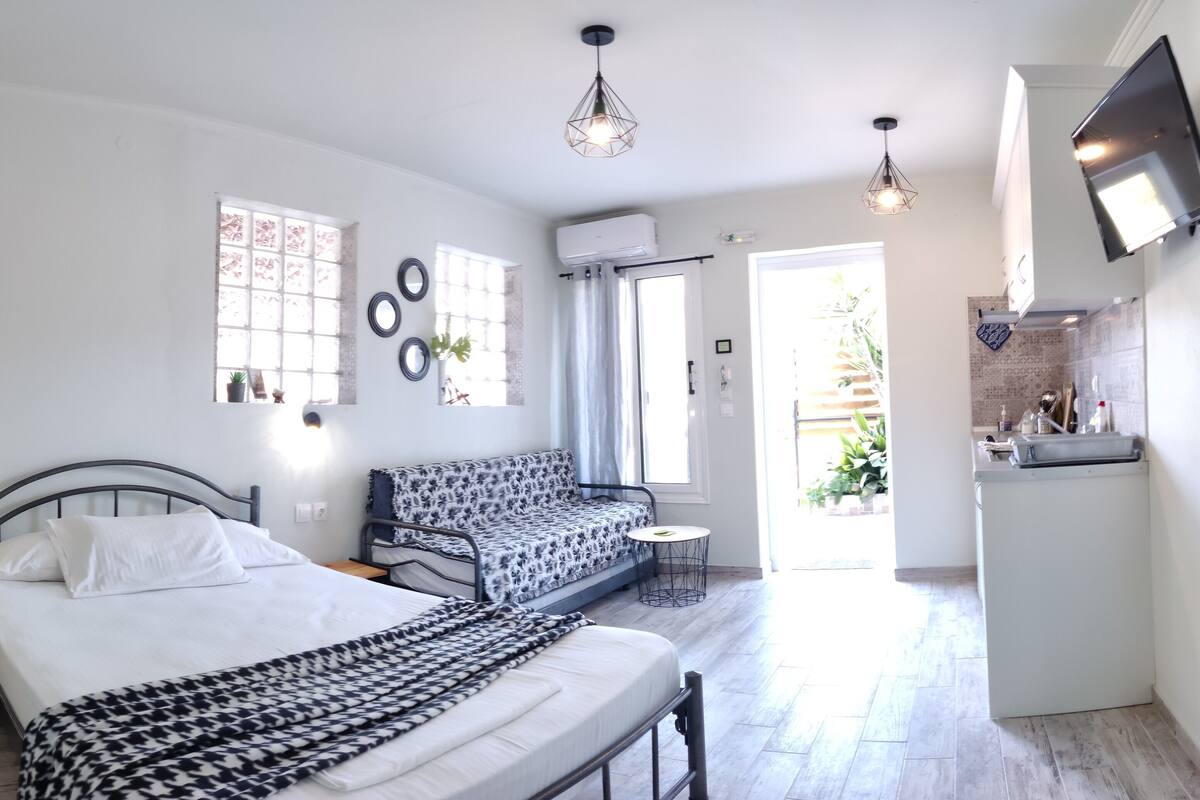 Comfort Studio | 1 bedroom, individually decorated, individually furnished, travel crib