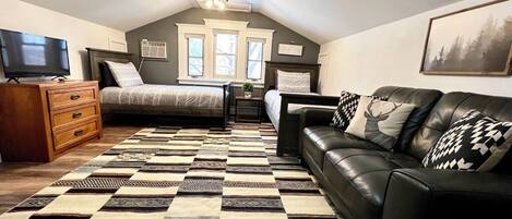 2 bedrooms, iron/ironing board, travel cot, free WiFi