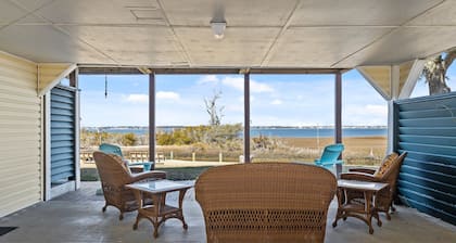 Bogue Sound Cottage with Boat Dock