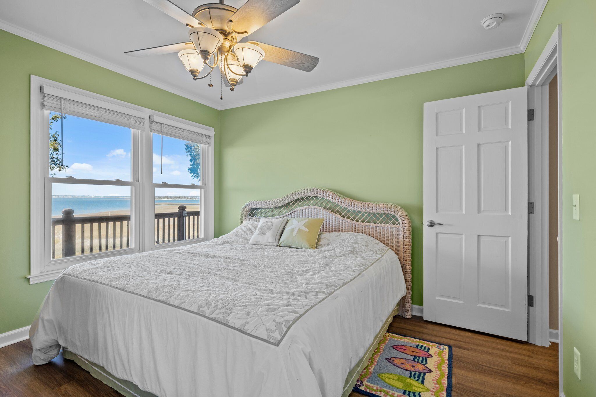 4 bedrooms, iron/ironing board, free WiFi, bed sheets