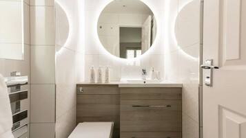 Family House, Private Bathroom, Garden View | Bathroom