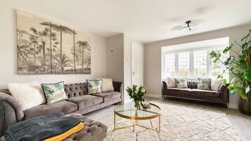 Family House, Private Bathroom, Garden View | Lounge