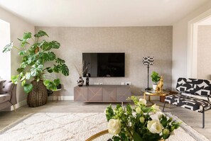 Family House, Private Bathroom, Garden View | Lounge