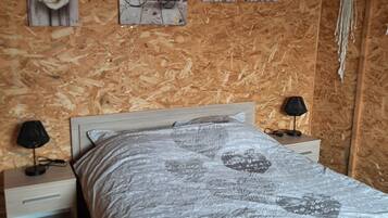 1 bedroom, travel cot, free WiFi