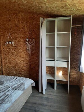 1 Schlafzimmer, Reisekinderbett, kostenloses WLAN, Bettwäsche