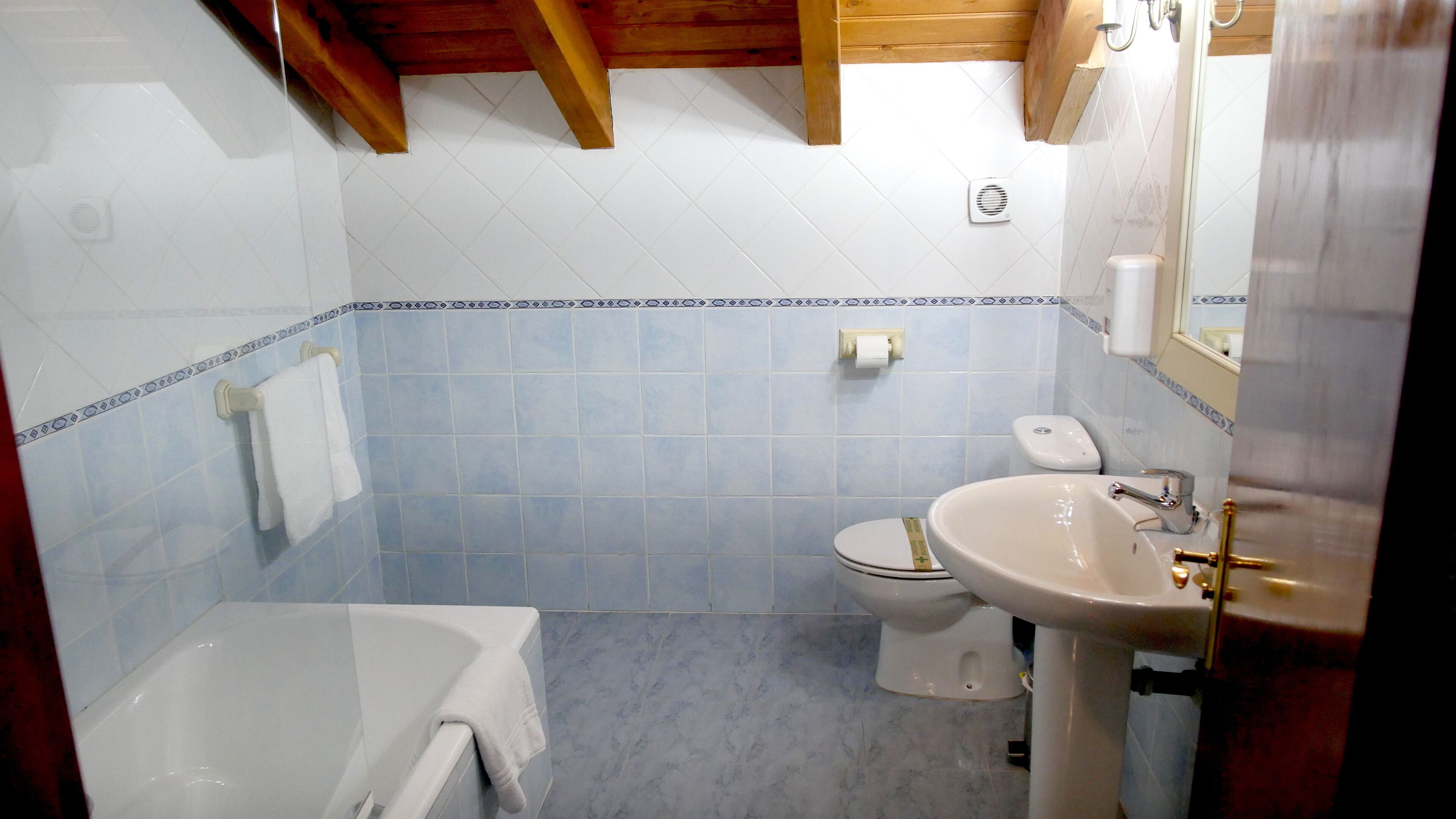A bathroom with a bathtub, toilet, and sink.