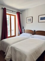 Habitación estándar | Sábanas de algodón egipcio, ropa de cama de alta calidad, escritorio