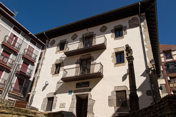 Fachada de la propiedad