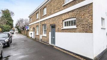 Nhà, phòng tắm riêng (Windsor Town Centre) | Ngoại thất