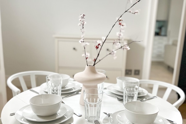 House, Private Bathroom (Windsor Town Centre) | Dining
