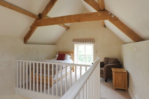 2 bedrooms, iron/ironing board, travel crib, free WiFi - The Barn, Park Farm near Chew Magna, Bristol (Bristol)