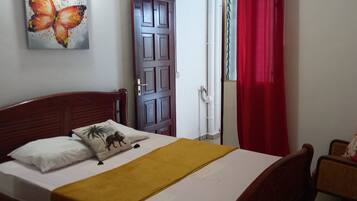 2 bedrooms, iron/ironing board, bed sheets