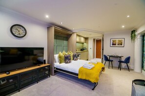 Luxury Apartment, Ensuite, River View | 1 bedroom - No. 47 (York)