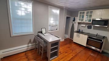 冰箱、微波炉、烤箱、炉灶