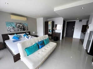 Standard Studio, 1 King Bed | In-room safe, iron/ironing board, bed sheets - Ocean View Treasure by Lofty (Patong)