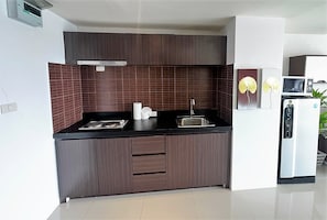 Standard Studio, 1 King Bed | Private kitchen | Microwave, electric kettle, toaster - Ocean View Treasure by Lofty (Patong)