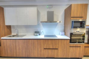 Refrigerador, microondas, horno, lavavajillas