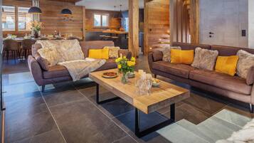 Fernseher, Kamin, Tischtennisplatte, Stereoanlage