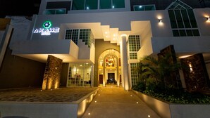 Depan hartanah - siang/malam