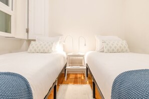 4 bedrooms, iron/ironing board, Internet, bed sheets