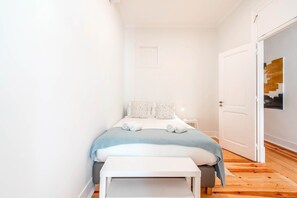 3 dormitorios, tabla de planchar con plancha, Internet y ropa de cama