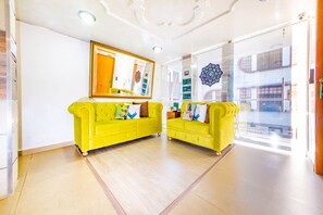 Lobby sitting area - Ayenda Golden Empresarial (Pereira)