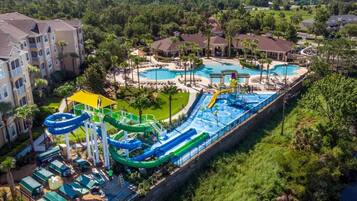 Een verwarmd zwembad