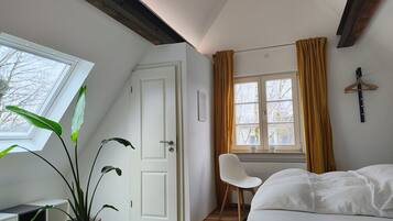 Appartement Design, salle de bains attenante, vue jardin (Alte Tischlerei II)