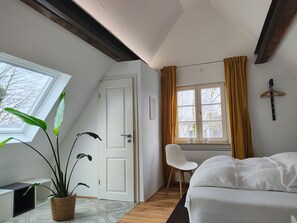 Design-Apartment, mit Bad, Gartenblick (Alte Tischlerei II)