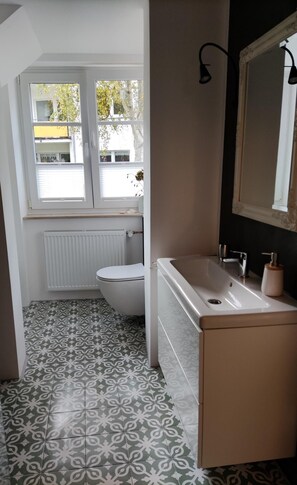 Exclusive Apartment, Private Bathroom, Garden View (Alte Tischlerei I) | Bathroom - Fünf Giebel Eck in der Freiheit am Ruhrtalradweg (Wetter)