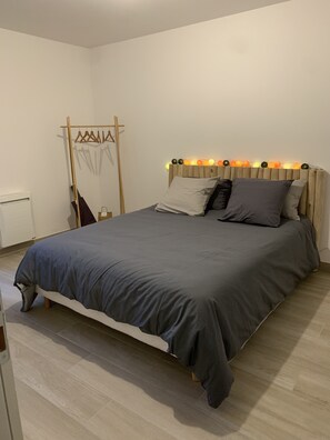 1 chambre, bureau, accès au Wi-Fi (inclus), literie fournie