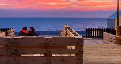 Luxury apartment 100 m from the beach