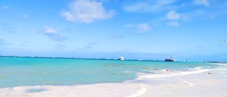 Una spiaggia nelle vicinanze, teli da spiaggia