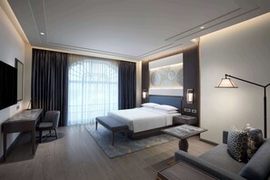 Down comforters, minibar, in-room safe, desk