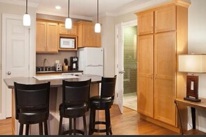 Private kitchen - Charming Studio for  two  on Memorial weekend (Lincoln)