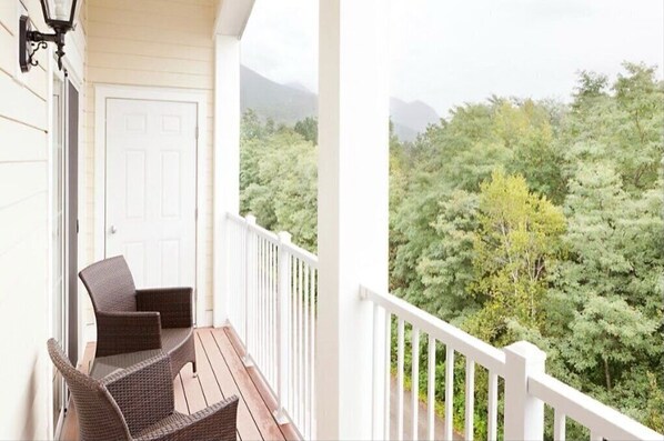 Property grounds - Charming Studio for  two  on Memorial weekend (Lincoln)